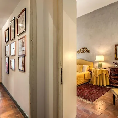 Wonderful With Balcony In Piazza Margana