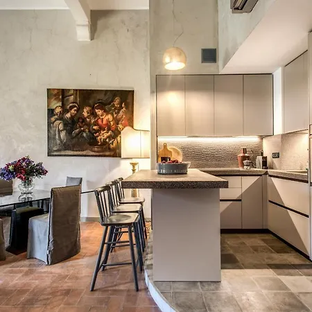 Wonderful With Balcony In Piazza Margana * Rome
