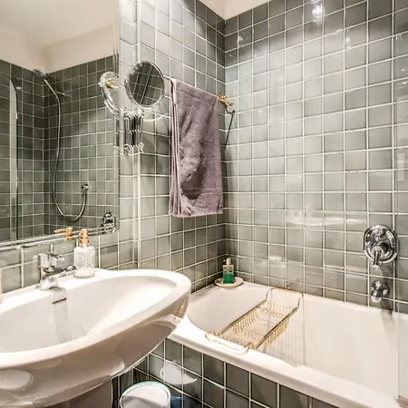 Stylish 2 Bdr With Balcony By Pantheon & Forum