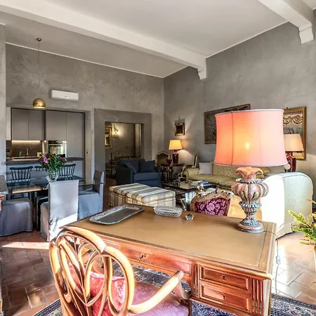Stylish 2 Bdr With Balcony By Pantheon & Forum Apartmán