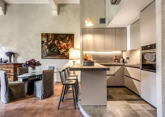 Stylish 2 Bdr With Balcony By Pantheon & Forum * Róma