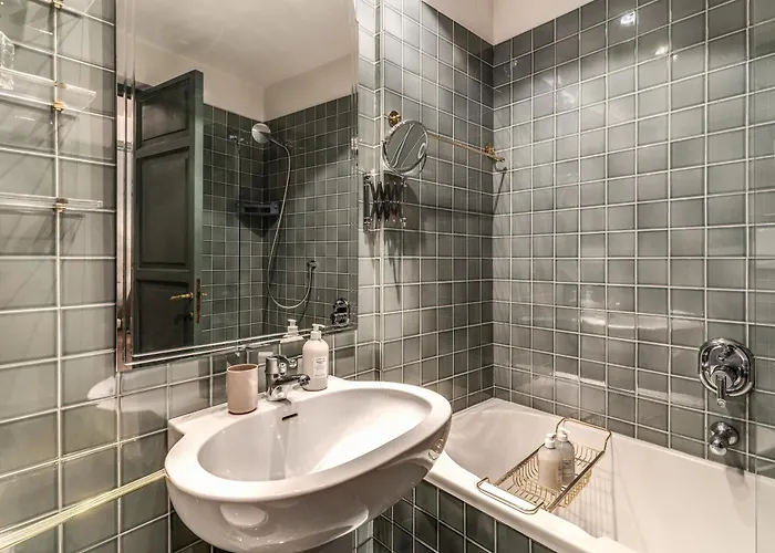 Stylish 2 Bdr With Balcony By Pantheon & Forum Apartmán